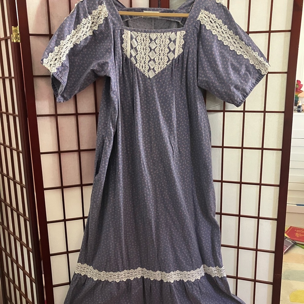 Vintage prairie Dress with Lace Accents